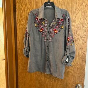 Mislook size 1X Gray Embroidered Button-Up Shirt
